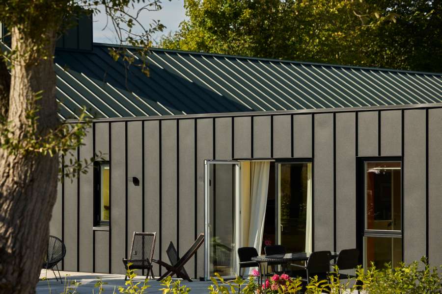 Grønne stålprofiler skaber rammen for familiekollektiv på landet, Ølbyvej 178, 4623 Lille Skensved